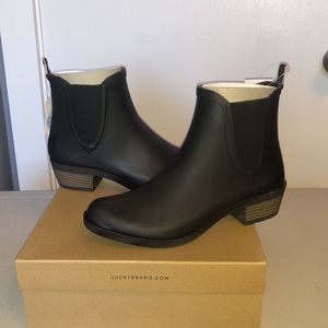Lucky Brand Women’s Rubber Chelsea boots size 8